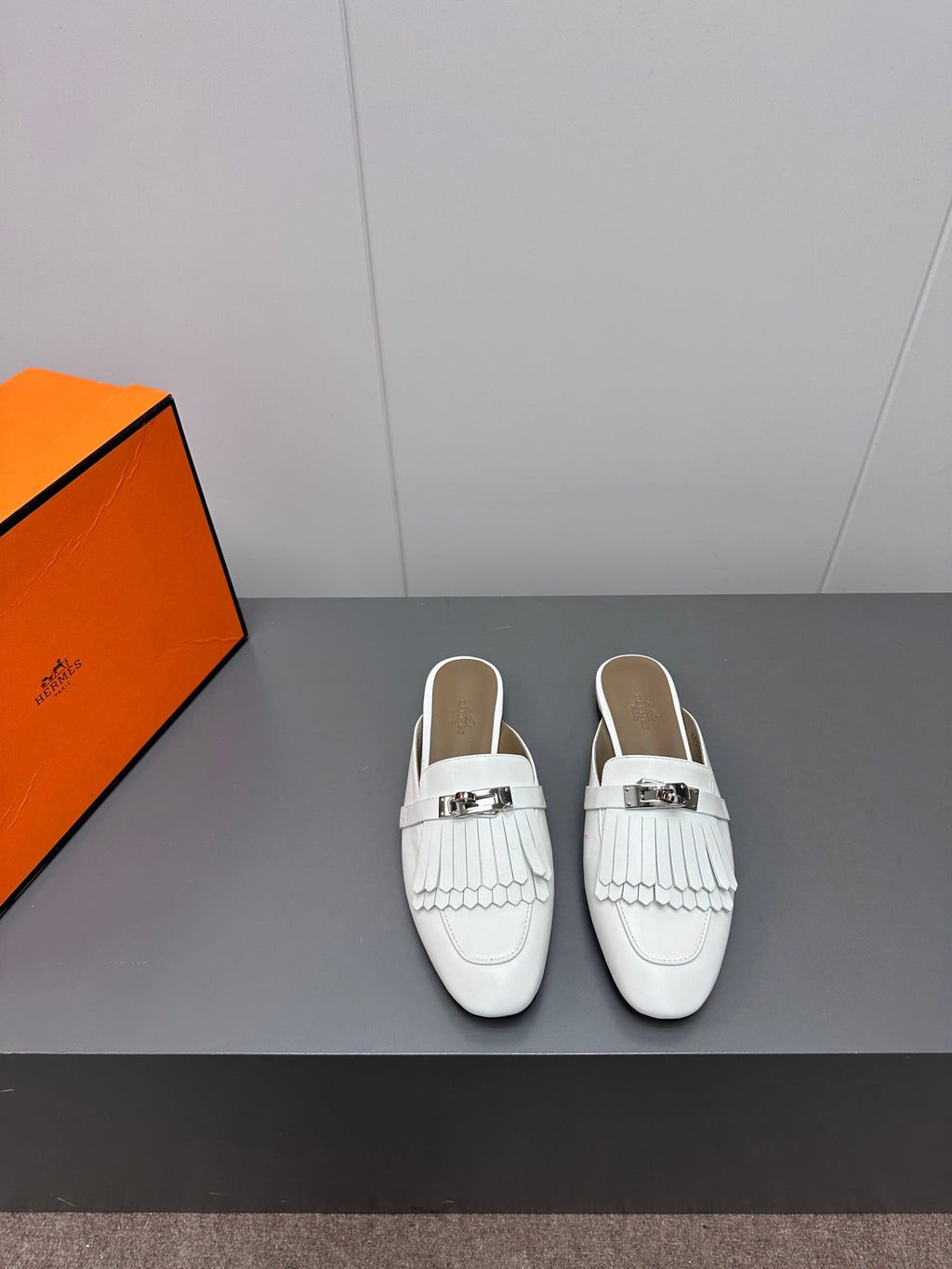HERMES 0Z MULE IN WHITE LAMBSKIN WITH FRINGE DETAIL