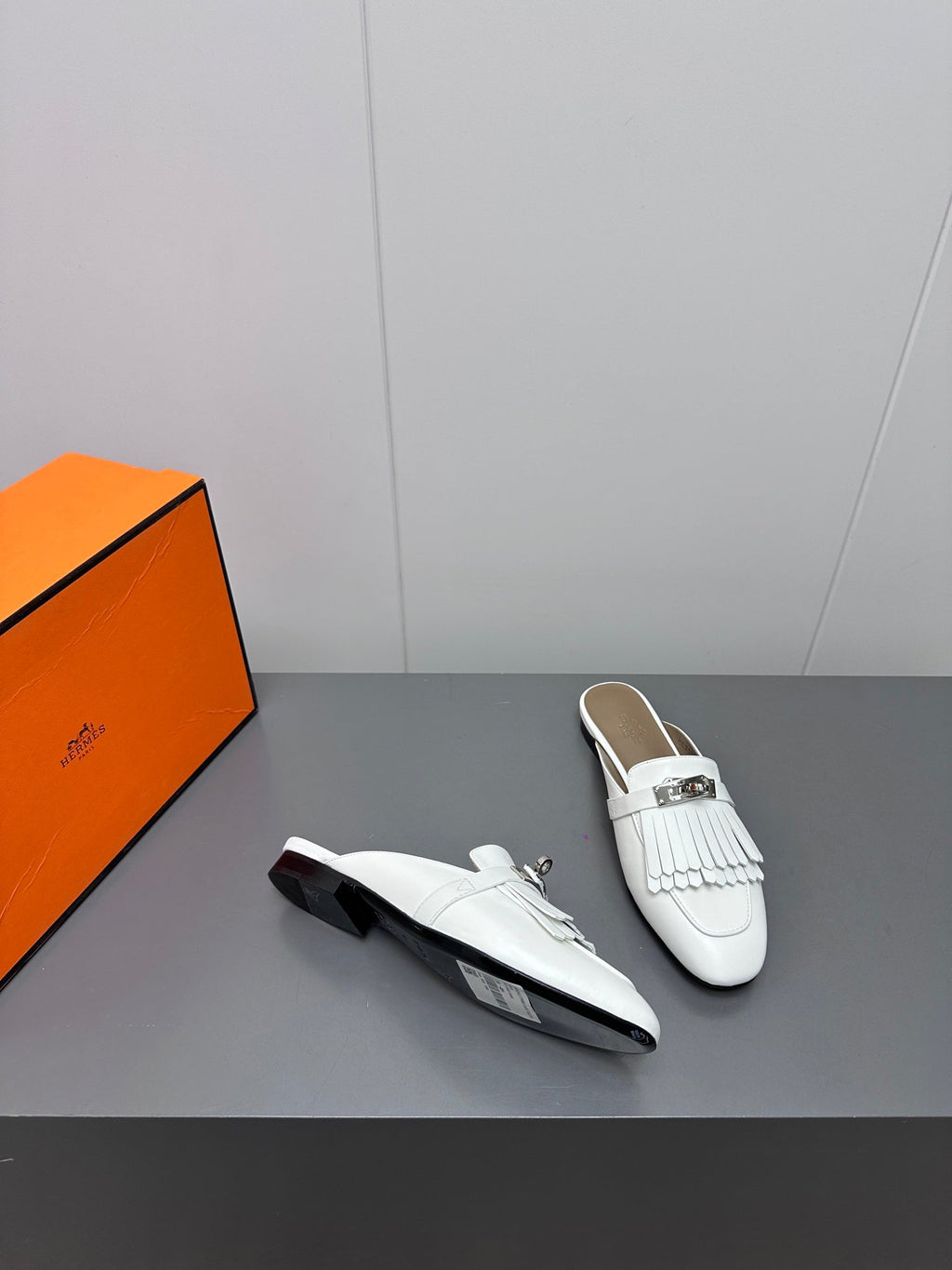 HERMES 0Z MULE IN WHITE LAMBSKIN WITH FRINGE DETAIL