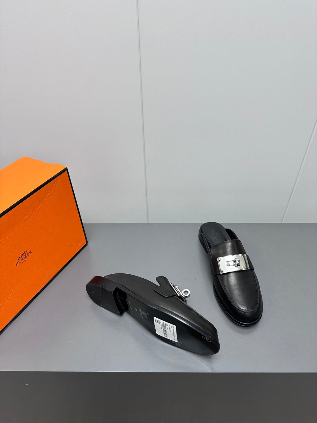 HERMES 0Z MULE IN BLACK LAMBSKIN