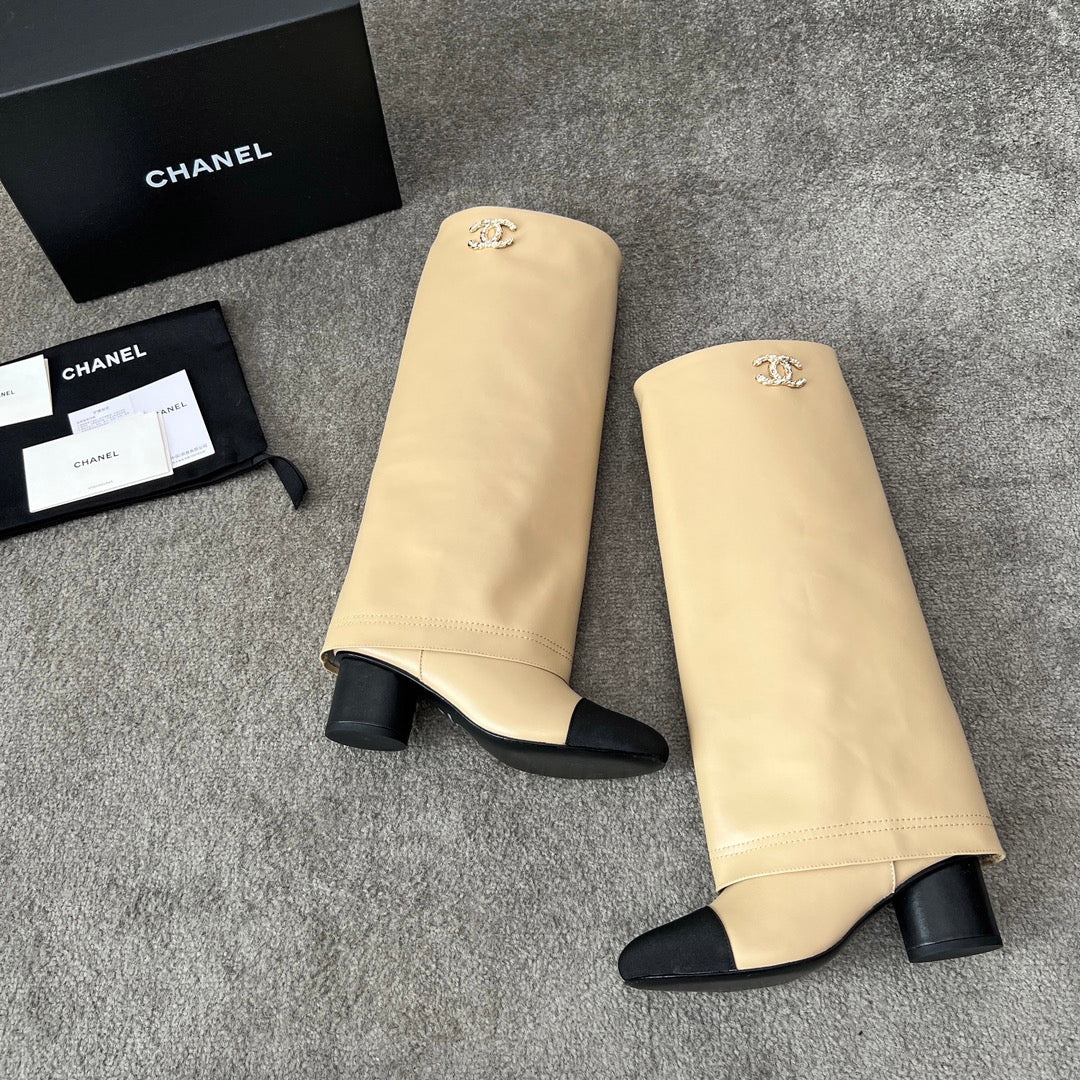 CHANEL 25S HIGH BOOTS 55MM IN CARAMEL BEIGE CALFSKIN AND BLACK CANVAS GOLD HARDWARE