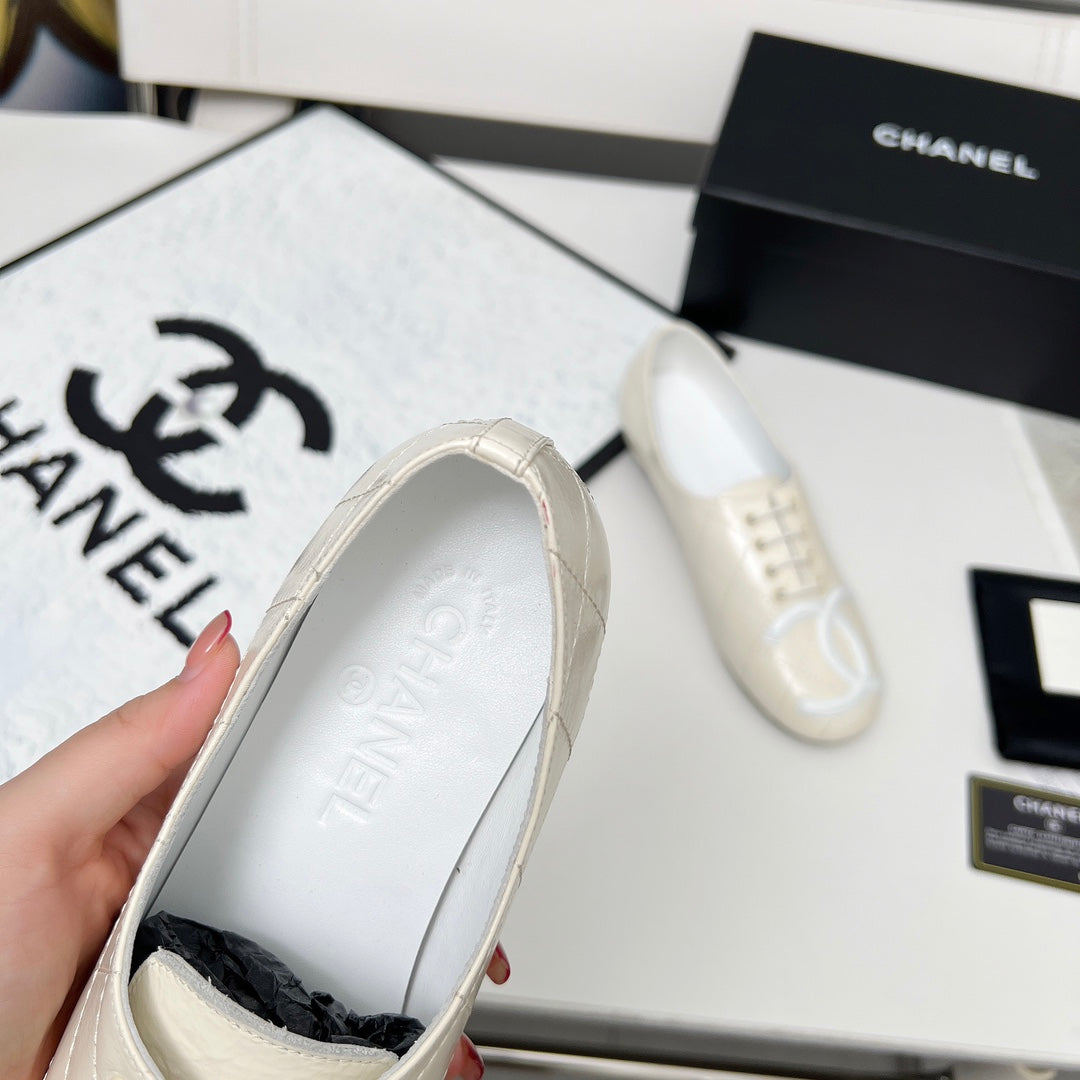 CHANEL 25S DANCE SHOES WITH PRINTED LOGO IN WHITE CALFSKIN