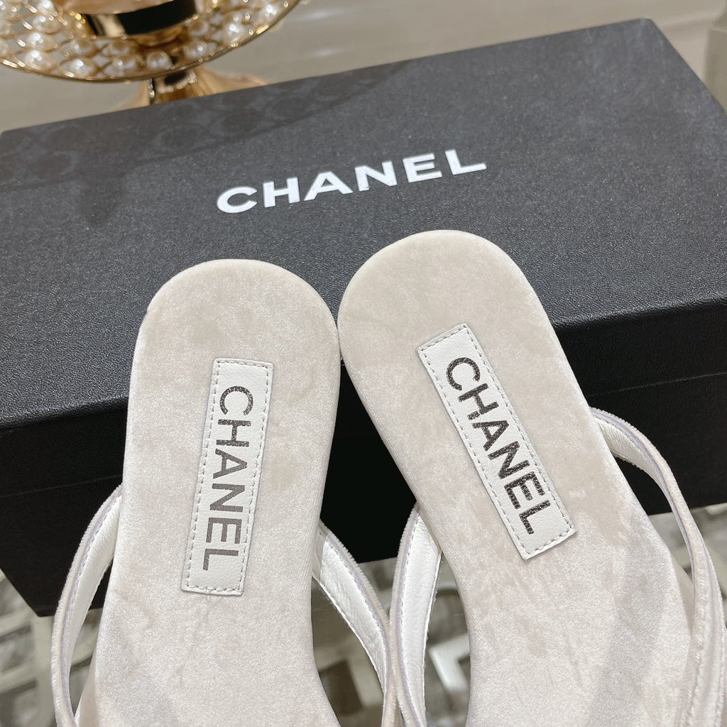 CHANEL Double  Flip Flop Thongs White Sheepskin