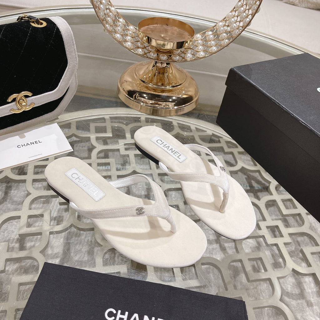 CHANEL Double  Flip Flop Thongs White Sheepskin
