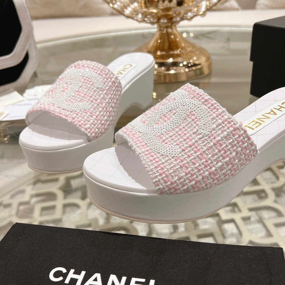 CHANEL WEDGE PLATFORM IN LIGHT PINK FABRIC WITH WHITE LOGO