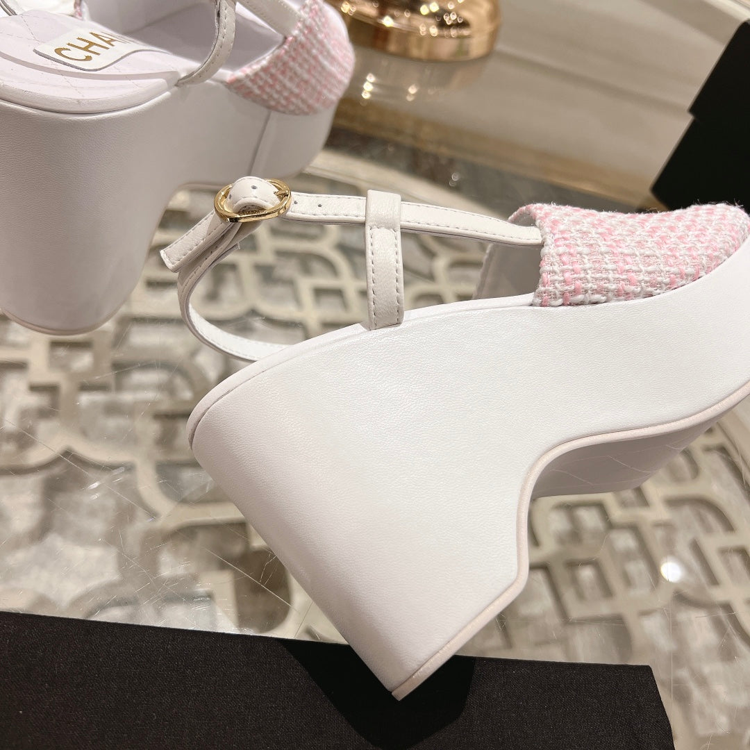 CHANEL WEDGE SANDALS IN LIGHT PINK FABRIC WITH WHITE LOGO