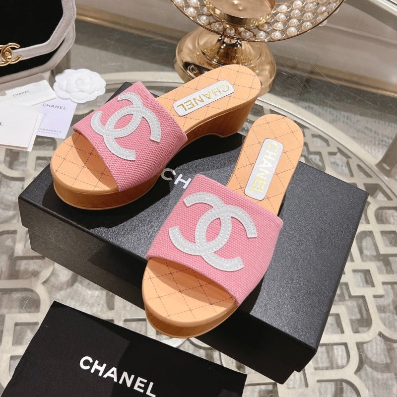 CHANEL WEDGE PLATFORM IN LIGHT PINK LAMBSKIN WITH WHITE LOGO