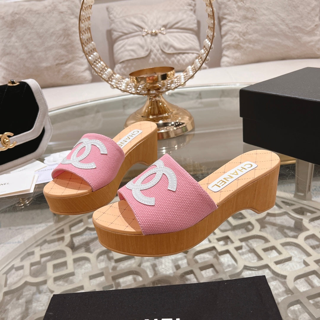 CHANEL WEDGE PLATFORM IN LIGHT PINK LAMBSKIN WITH WHITE LOGO