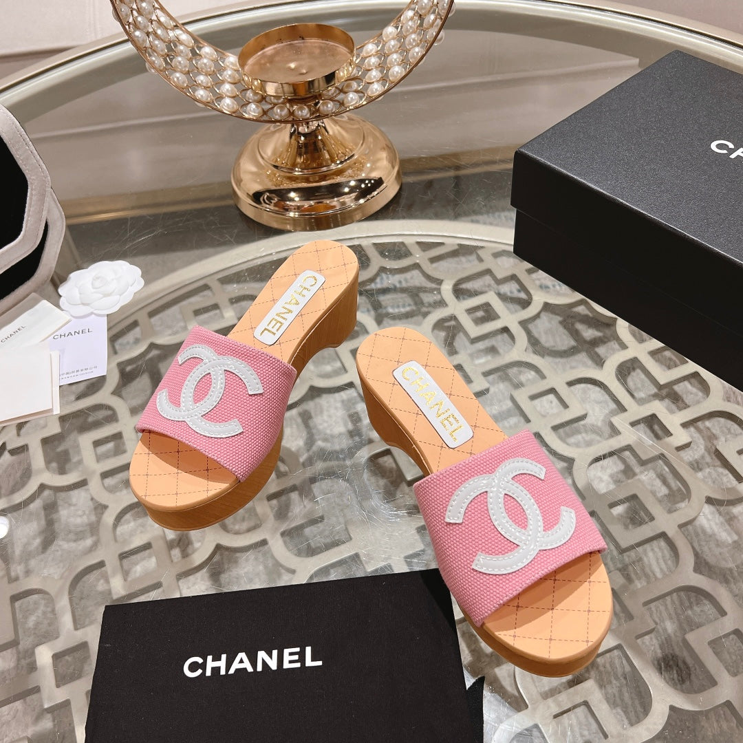 CHANEL WEDGE PLATFORM IN LIGHT PINK LAMBSKIN WITH WHITE LOGO