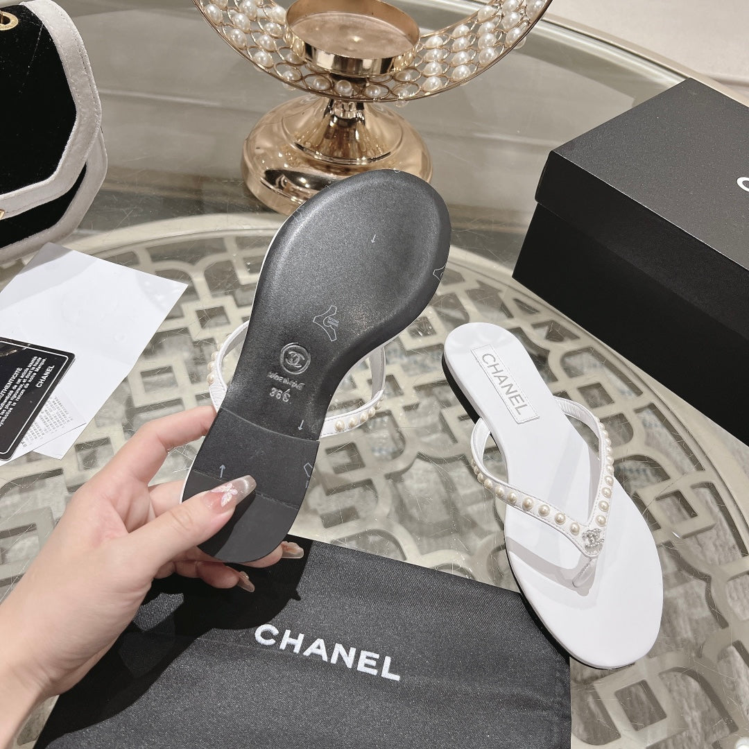 CHANEL PEARL THONG SANDAL IN WHITE LAMBSKIN