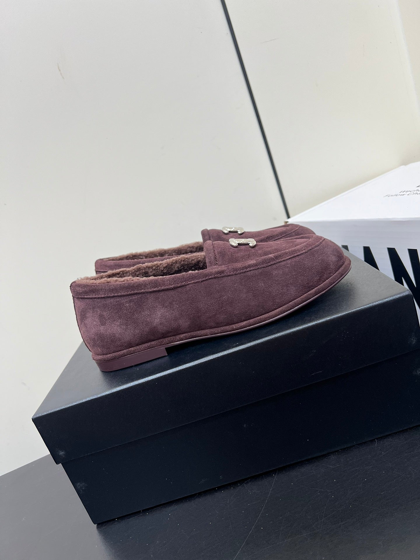 CHANEL LOAFER IN CHESTNUT BROWN SUEDE AND SOLF FLEECE LINING