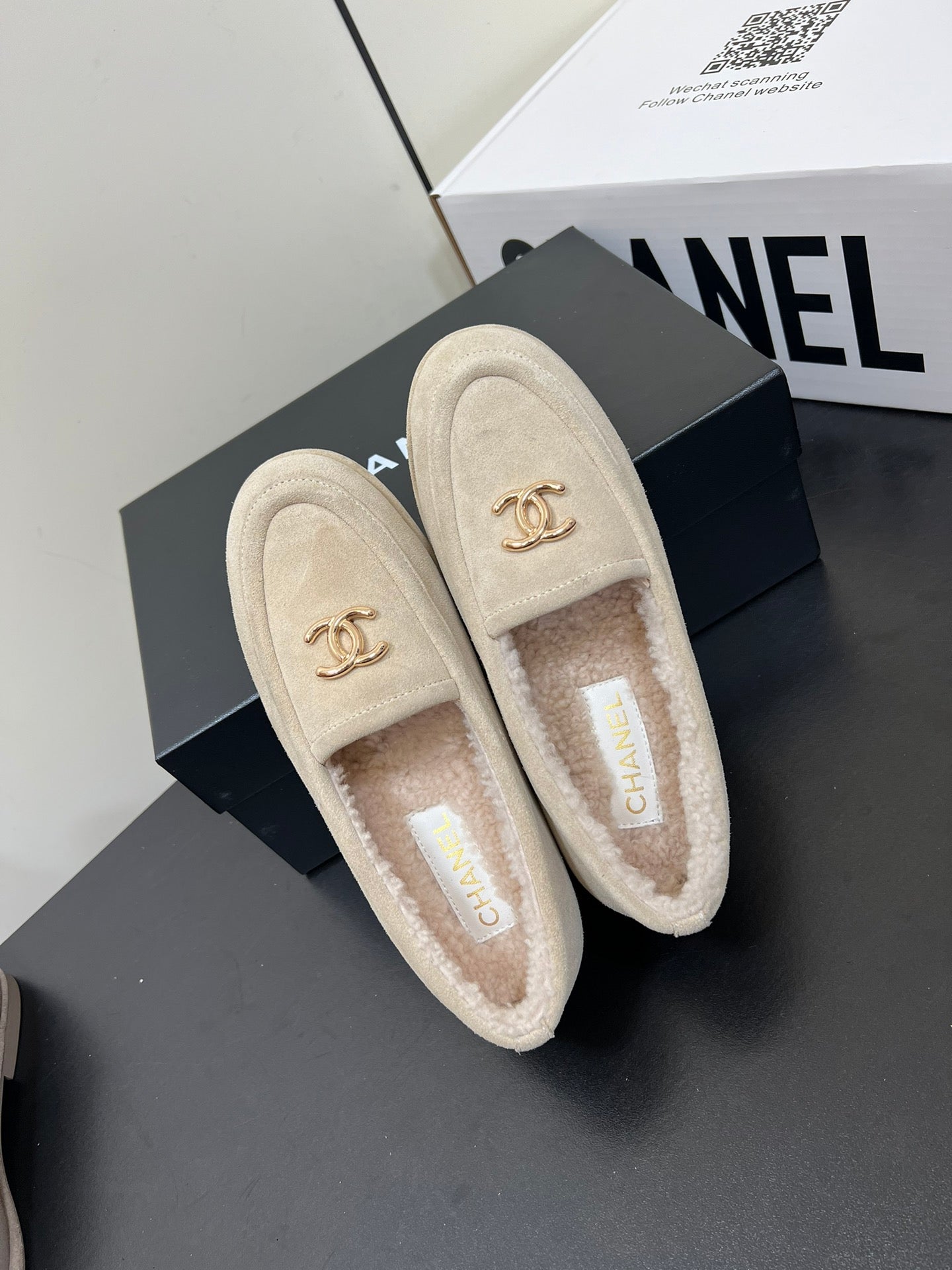 CHANEL LOAFER IN BEIGE SUEDE AND SOLF FLEECE LINING