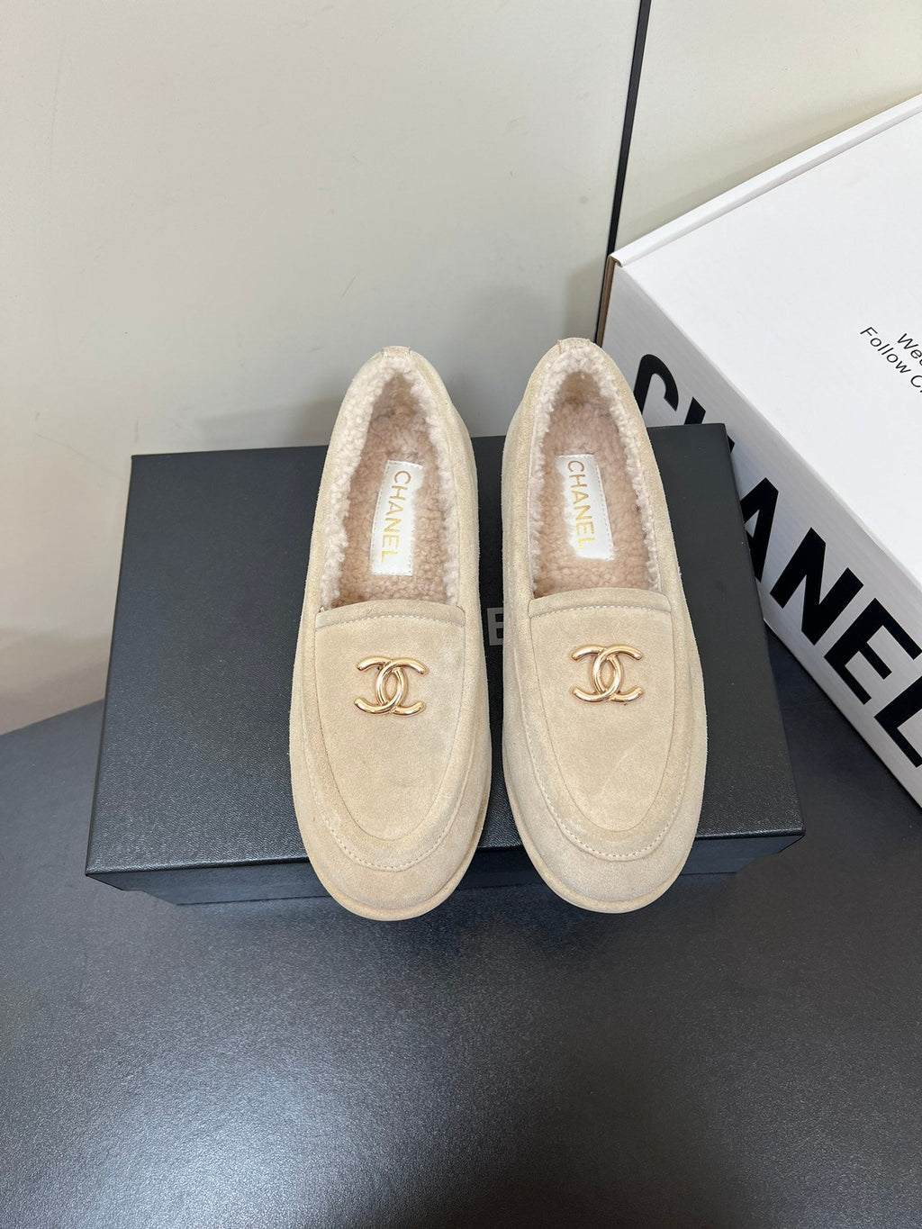 CHANEL LOAFER IN BEIGE SUEDE AND SOLF FLEECE LINING