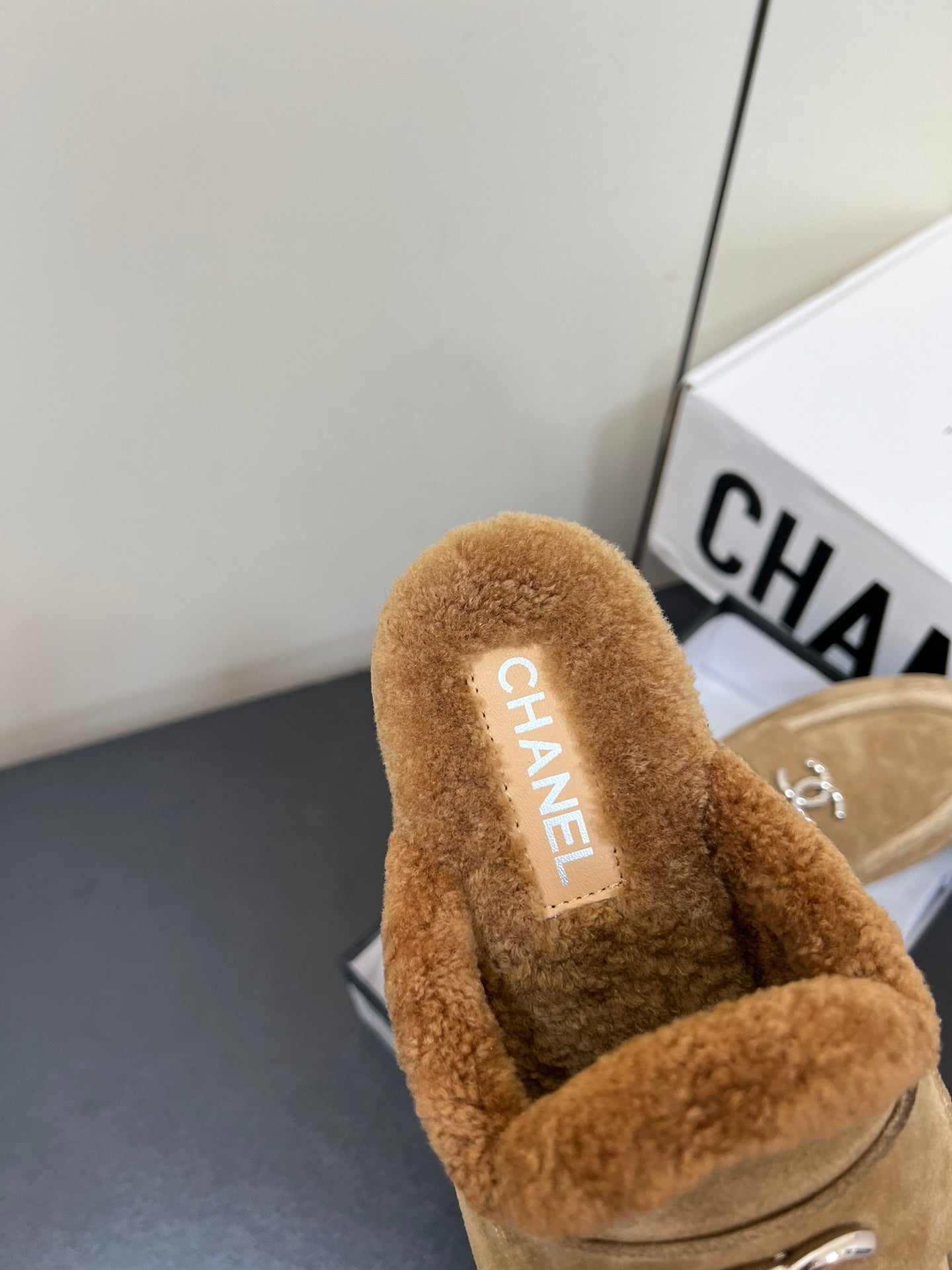 CHANEL LOAFERS MULE IN PEANUT BROWN SUEDE AND FLEECE LINING