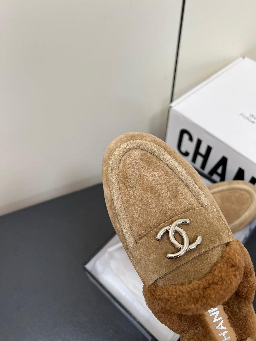 CHANEL LOAFERS MULE IN PEANUT BROWN SUEDE AND FLEECE LINING