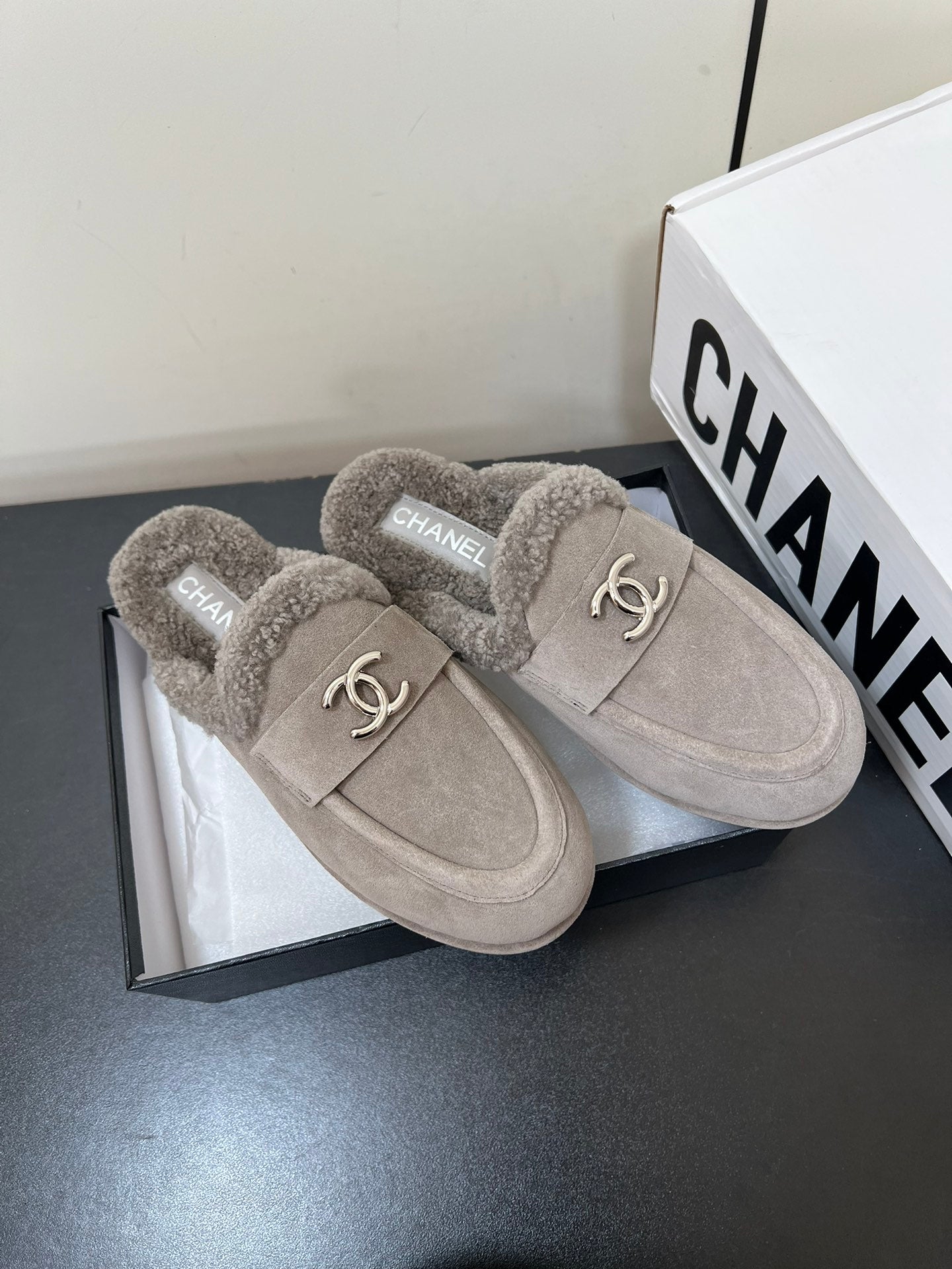 CHANEL LOAFERS MULE IN DESERT BROWN SUEDE AND FLEECE LINING