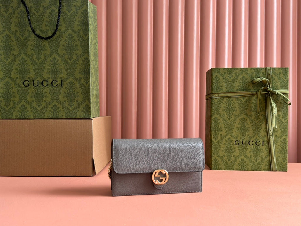 GUCCI INTERLOCKING WOC 20 IN GRAY GRAINY CALFSKIN GOLD HARDWARE