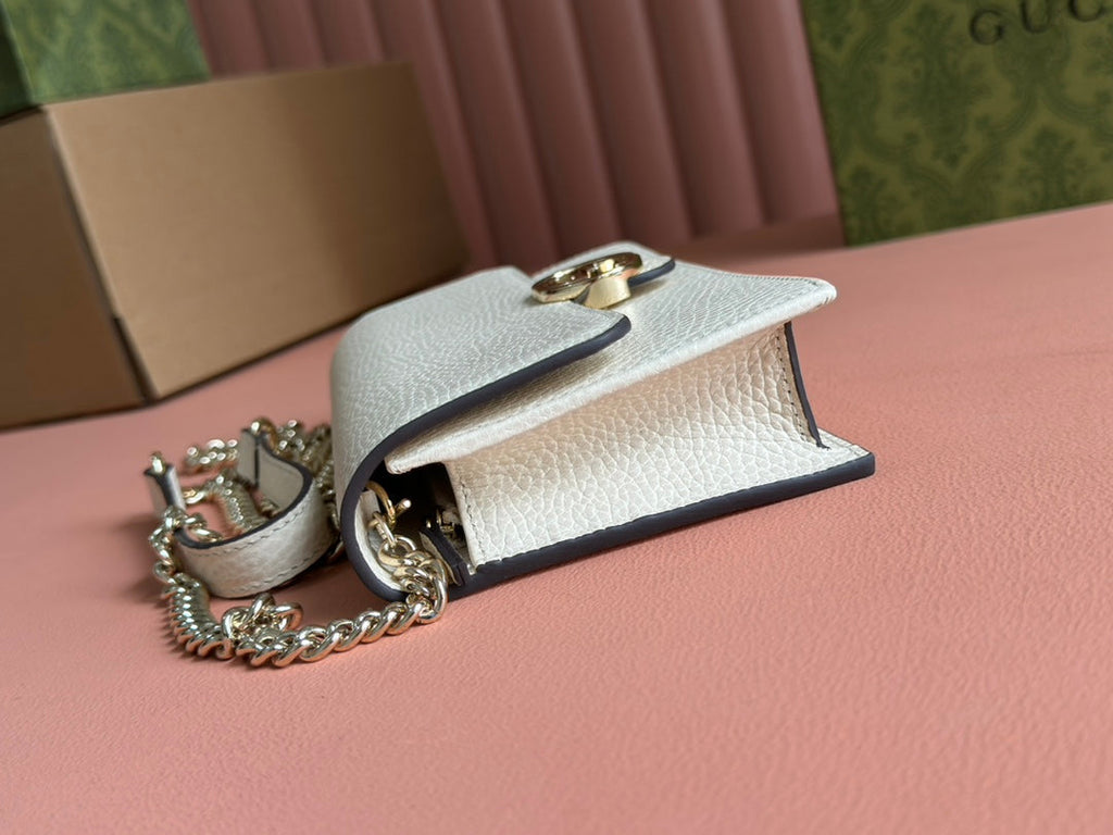 GUCCI INTERLOCKING WOC 20 IN WHITE GRAINY CALFSKIN GOLD HARDWARE