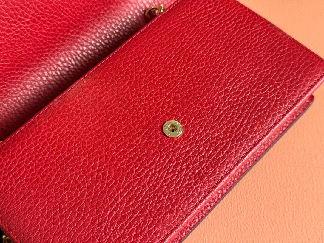 GUCCI INTERLOCKING WOC 20 IN RED PEBBLED GRAINY CALFSKIN GOLD HARDWARE