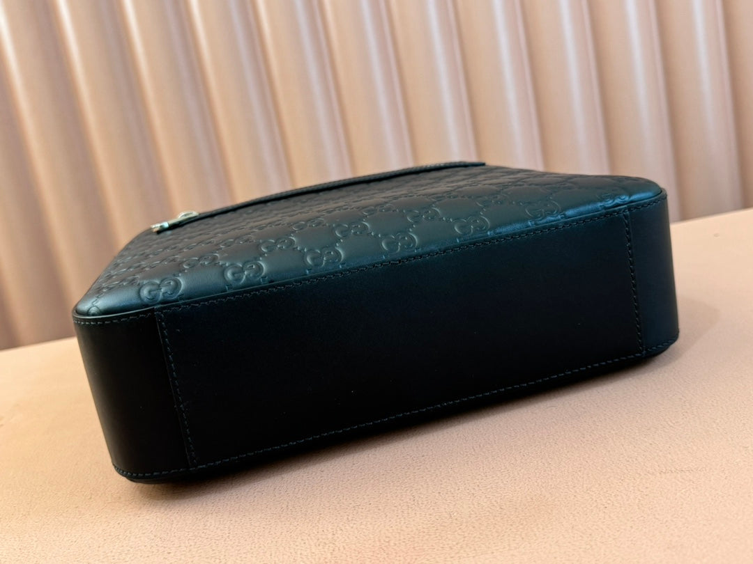 GUCCI SIGNATURE MESSENGER BAG 28 IN BLACK  CALFSKIN