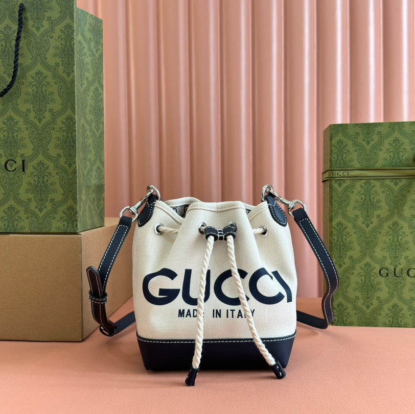 GUCCI SMALL DRAWSTRING SHOULDER BAG 21 IN WHITE CANVAS DARK BLUE CALFSKIN