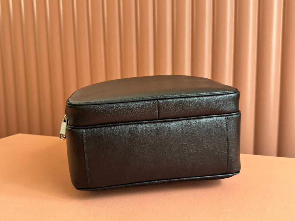GUCCI MEDIUM  BACKPACK 40 IN DARK GREY AND BLACK CALFSKIN