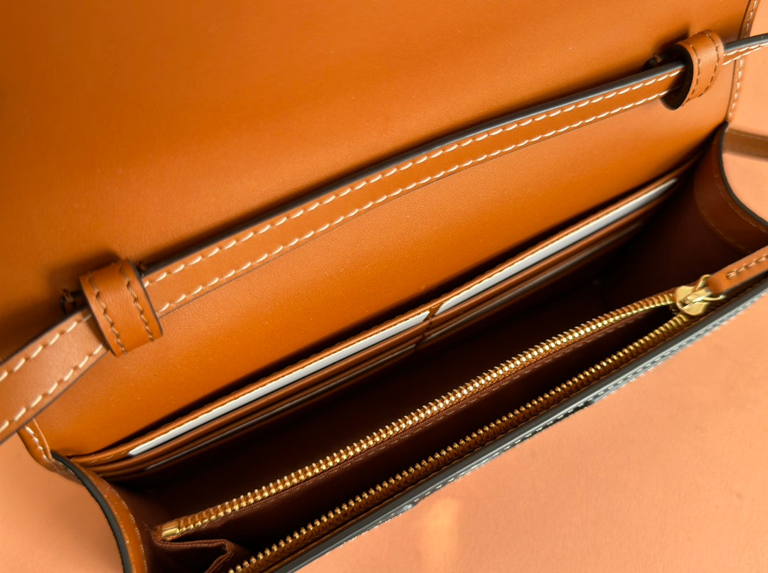 GUCCI EMBLEM WALLET  MONOGRAM 20 IN BEIGE AND DARK BROWN  CALFSKIN