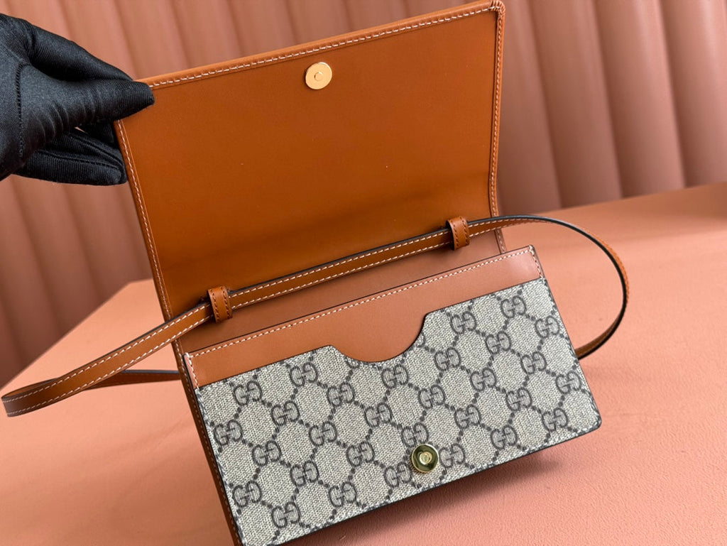 GUCCI EMBLEM WALLET  MONOGRAM 20 IN BEIGE AND DARK BROWN  CALFSKIN