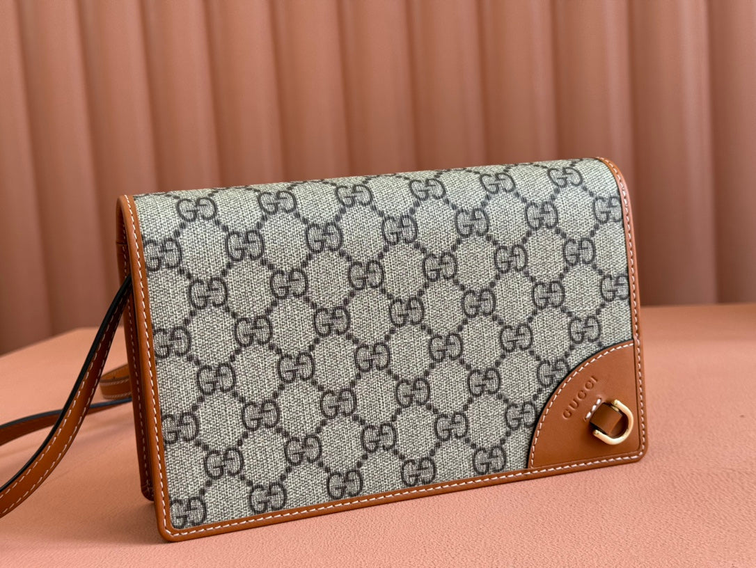 GUCCI EMBLEM WALLET  MONOGRAM 20 IN BEIGE AND DARK BROWN  CALFSKIN