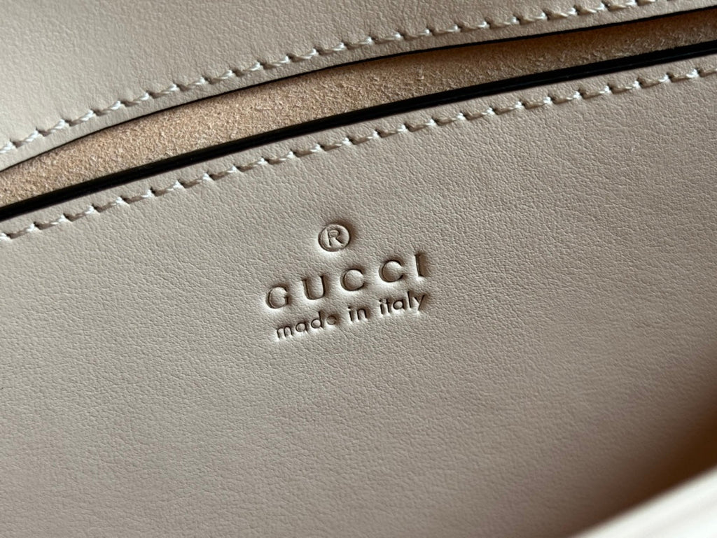 GUCCI MARMONT MEDIUM SHOUDER BAG 23 IN LIGHT BEIGE CALFSKIN