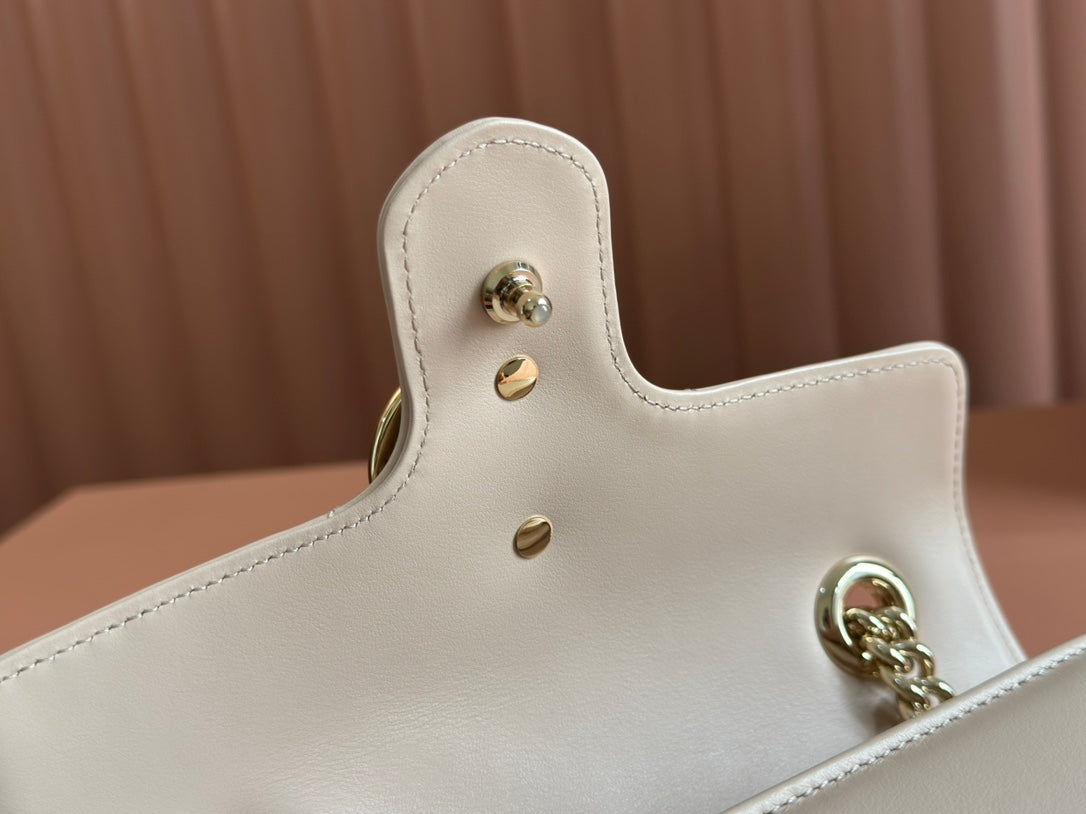 GUCCI MARMONT MEDIUM SHOUDER BAG 23 IN LIGHT BEIGE CALFSKIN