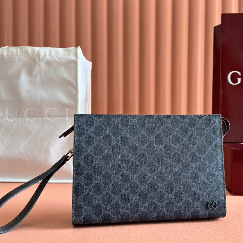 GUCCI NEO VINTAGE 26  SUPREME POUCH IN BLACK CANVAS