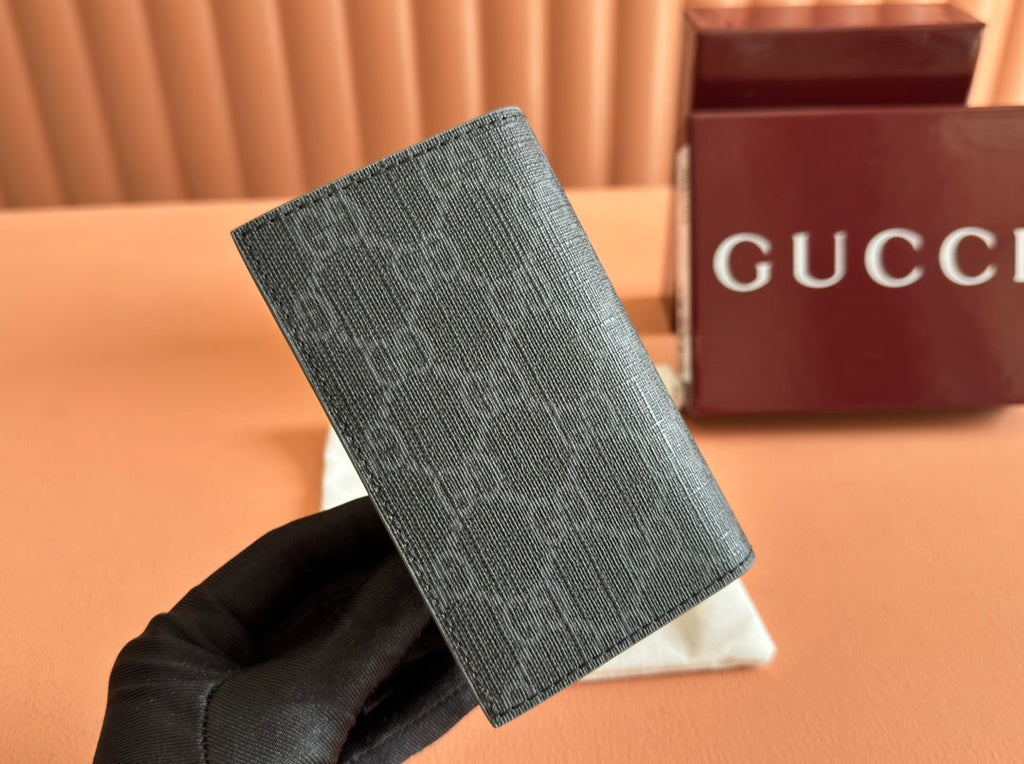 GUCCI INTERIOR  PASSPORT CASE 12 IN GREY CALFSKIN