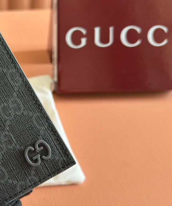 GUCCI INTERIOR  PASSPORT CASE 12 IN GREY CALFSKIN
