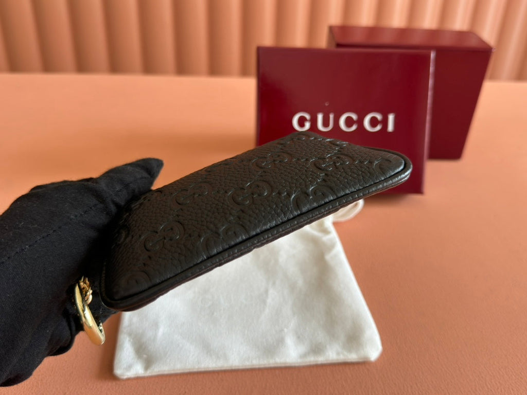 GUCCI EMBLEM ZIP KEY CASE 12 IN BLACK  GRAINY CALFSKIN