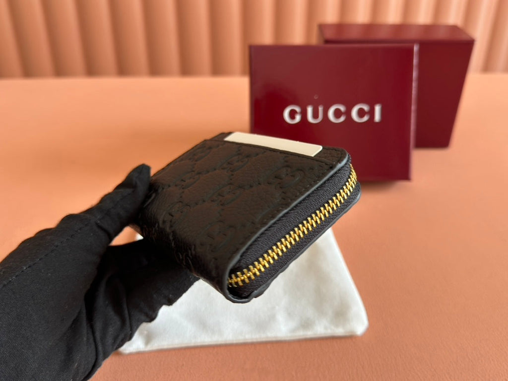 GUCCI EMBLEM ZIP CARD CASE 13 IN BLACK  GRAINY CALFSKIN