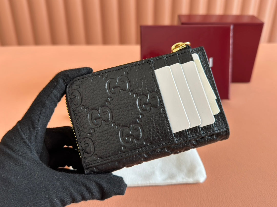GUCCI EMBLEM ZIP CARD CASE 13 IN BLACK  GRAINY CALFSKIN
