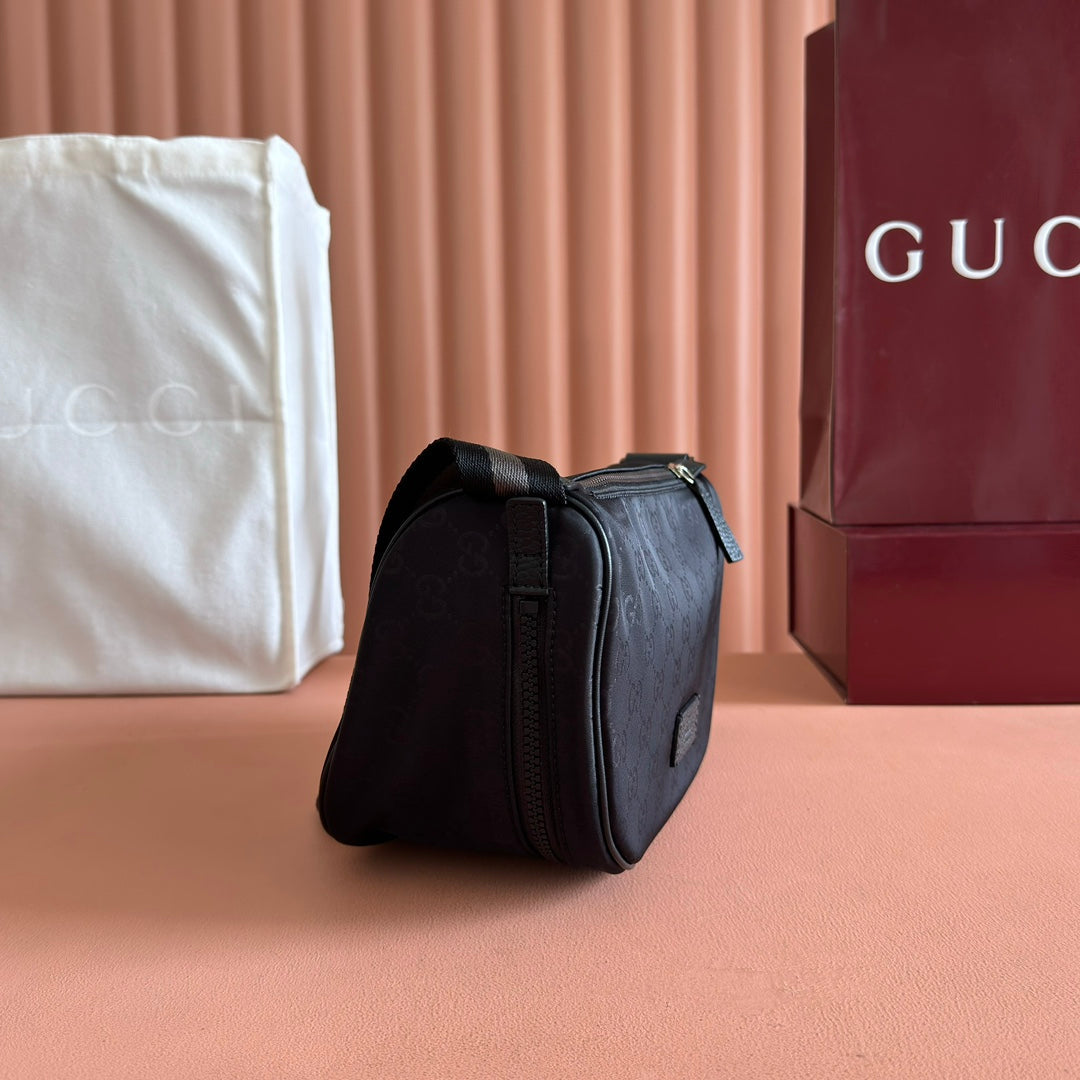 GUCCI BIKE BAG HIPACK 27 IN BLACK  FABRIC