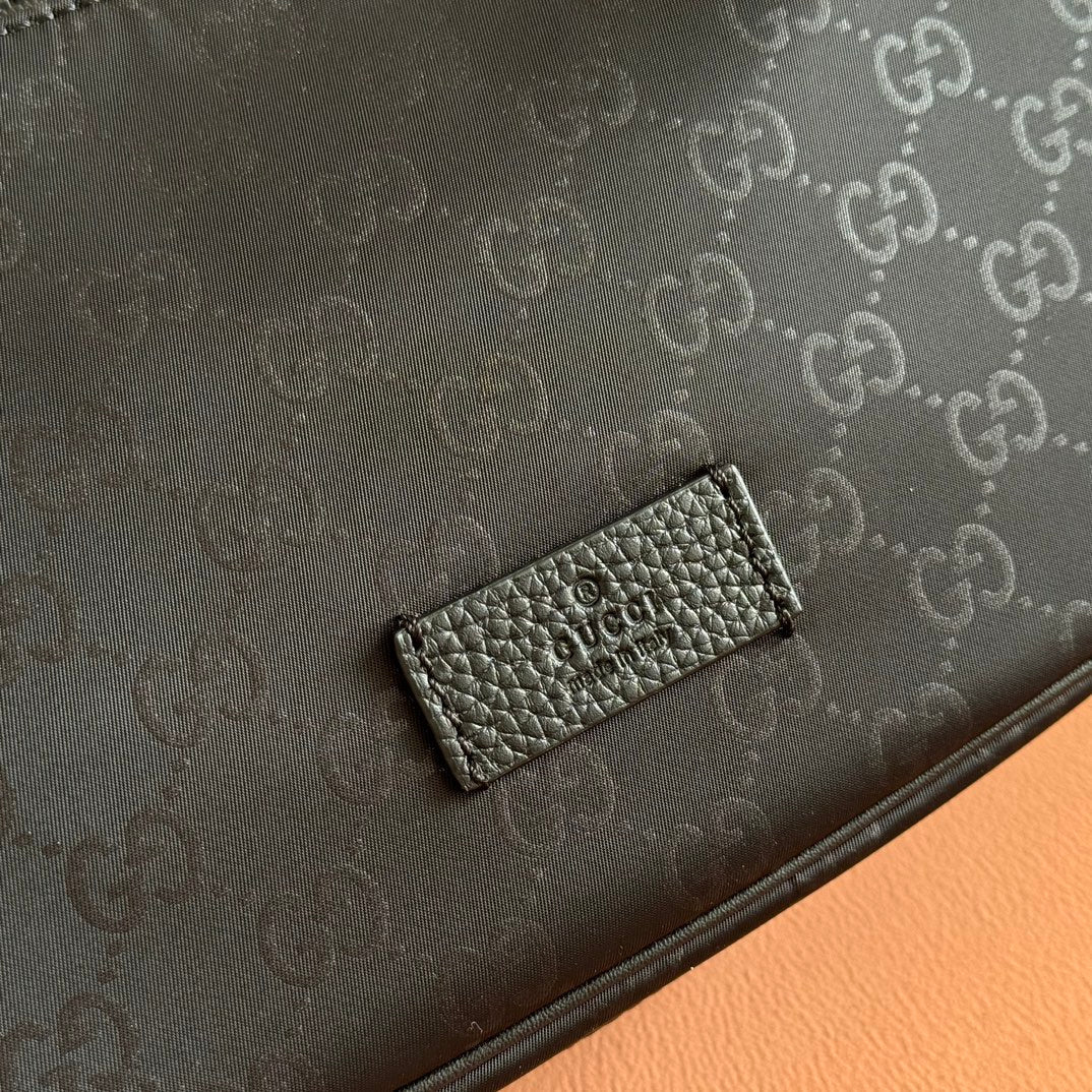 GUCCI BIKE BAG HIPACK 27 IN BLACK  FABRIC