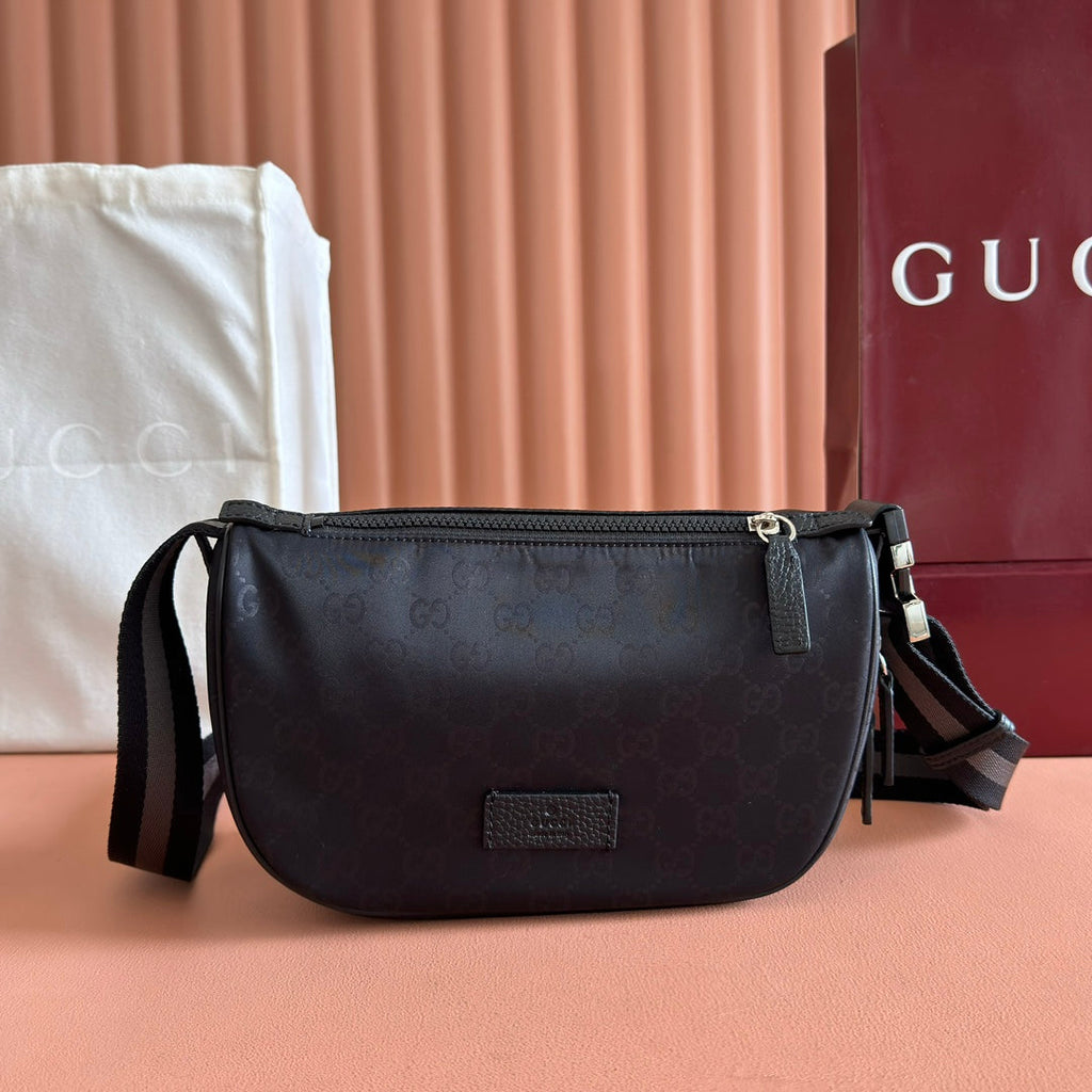 GUCCI BIKE BAG HIPACK 27 IN BLACK  FABRIC