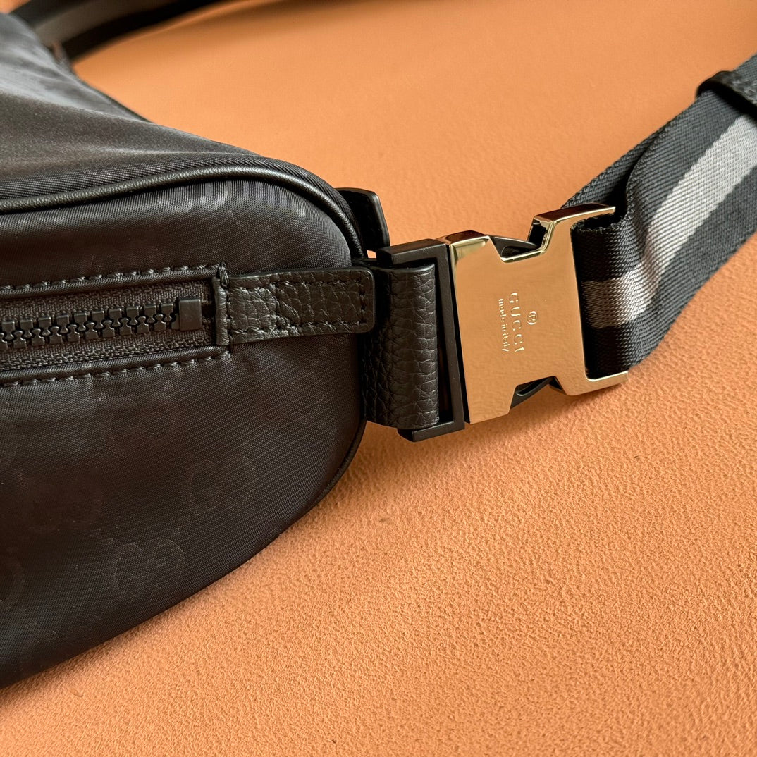 GUCCI BIKE BAG HIPACK 27 IN BLACK  FABRIC