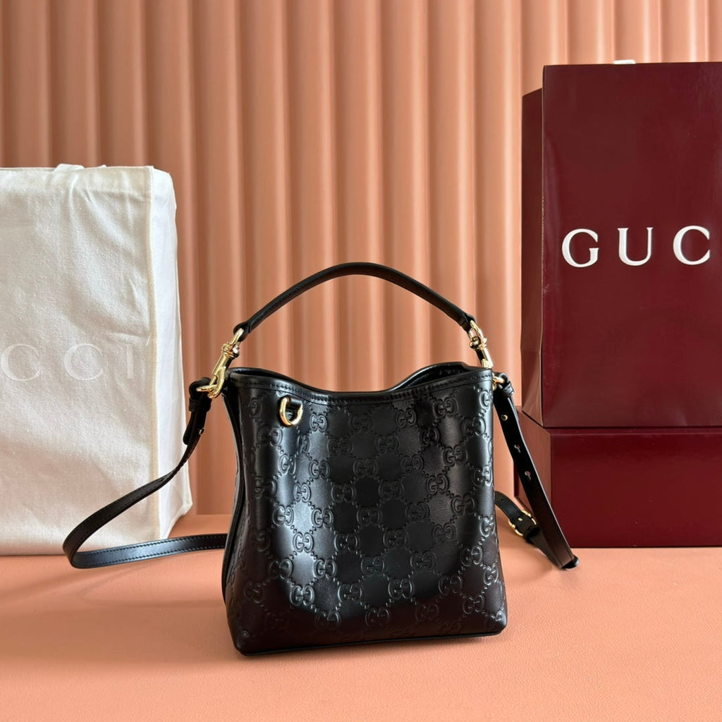 GUCCI 26S HAND BAG 19 IN BLACK CALFSKIN WITH MONOGRAM PATTERN