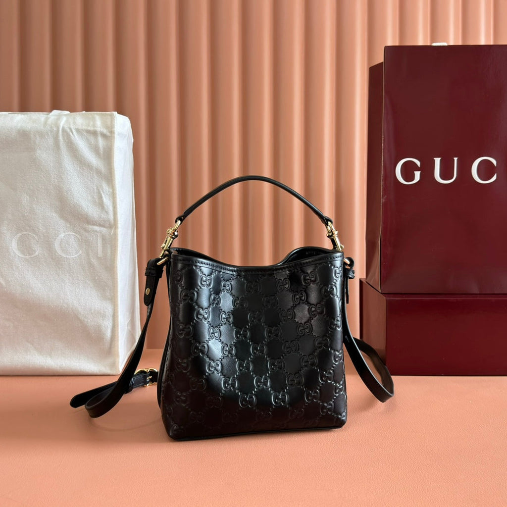 GUCCI 26S HAND BAG 19 IN BLACK CALFSKIN WITH MONOGRAM PATTERN