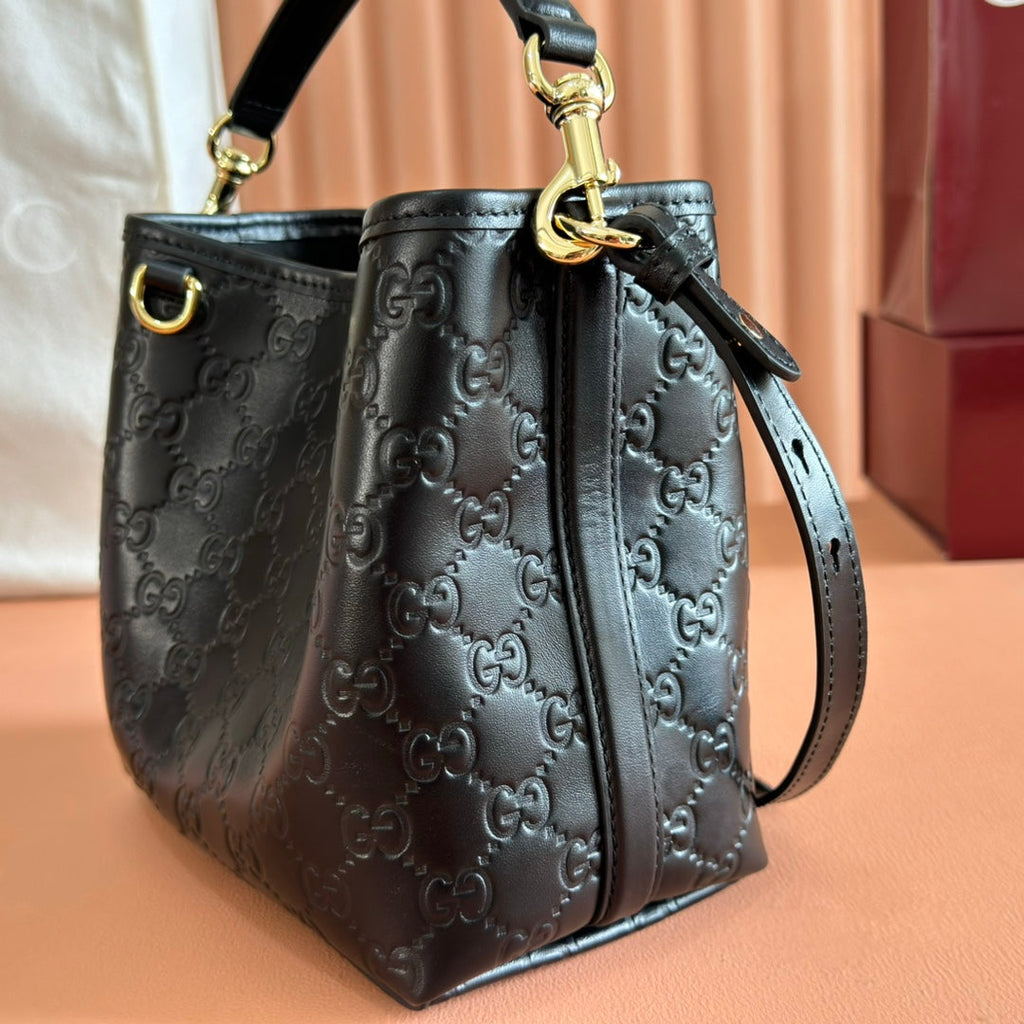 GUCCI 26S HAND BAG 19 IN BLACK CALFSKIN WITH MONOGRAM PATTERN