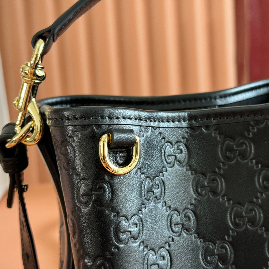 GUCCI 26S HAND BAG 19 IN BLACK CALFSKIN WITH MONOGRAM PATTERN
