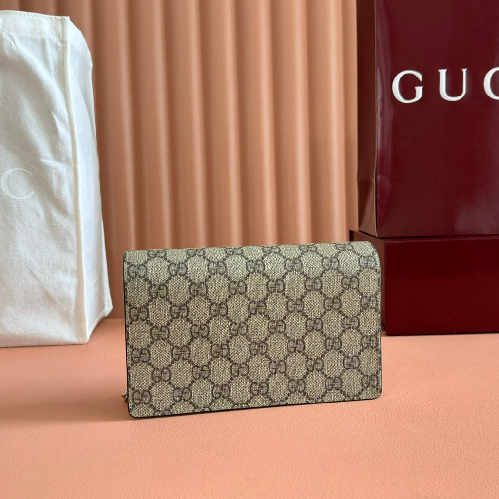 GUCCI MARMONT WALLET ON CHAIN 20 BEIGE AND WHITE IN CALFSKIN