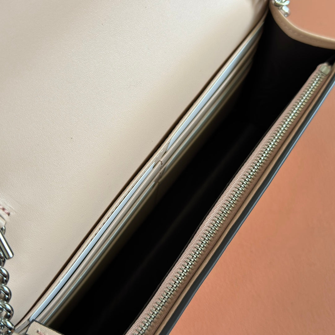 GUCCI MARMONT WALLET ON CHAIN 20 BEIGE AND WHITE IN CALFSKIN