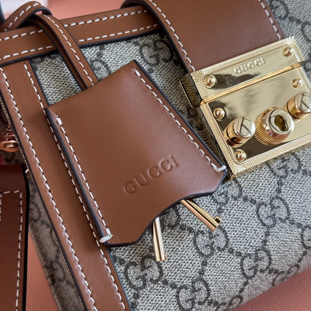 GUCCI 26S PADLOCK TOP HANDLE BAG 20 IN DARK BEIGE AND BROWN CALFSKIN