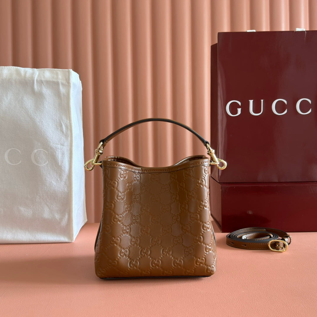 GUCCI 26S HAND BAG 19 IN BROWN CALFSKIN WITH MONOGRAM PATTERN