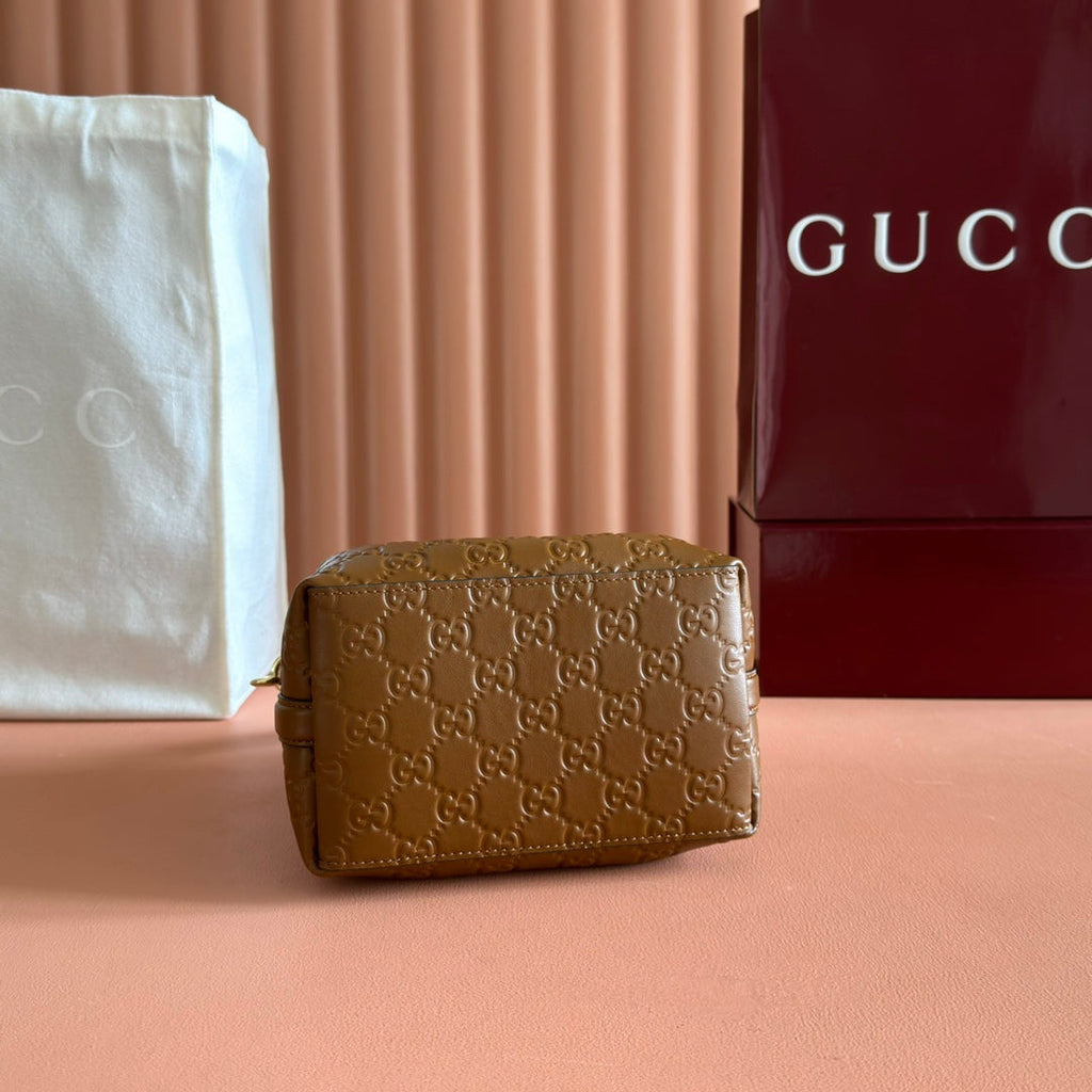 GUCCI 26S HAND BAG 19 IN BROWN CALFSKIN WITH MONOGRAM PATTERN