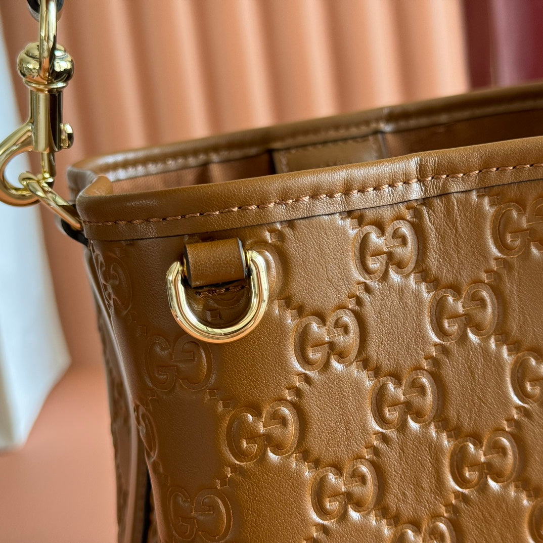 GUCCI 26S HAND BAG 19 IN BROWN CALFSKIN WITH MONOGRAM PATTERN